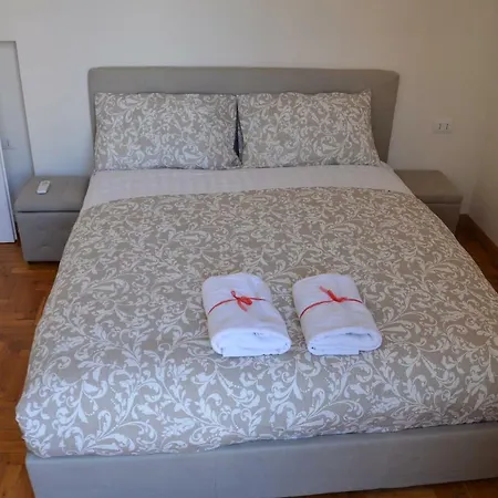 Opera Luxury Apartment *